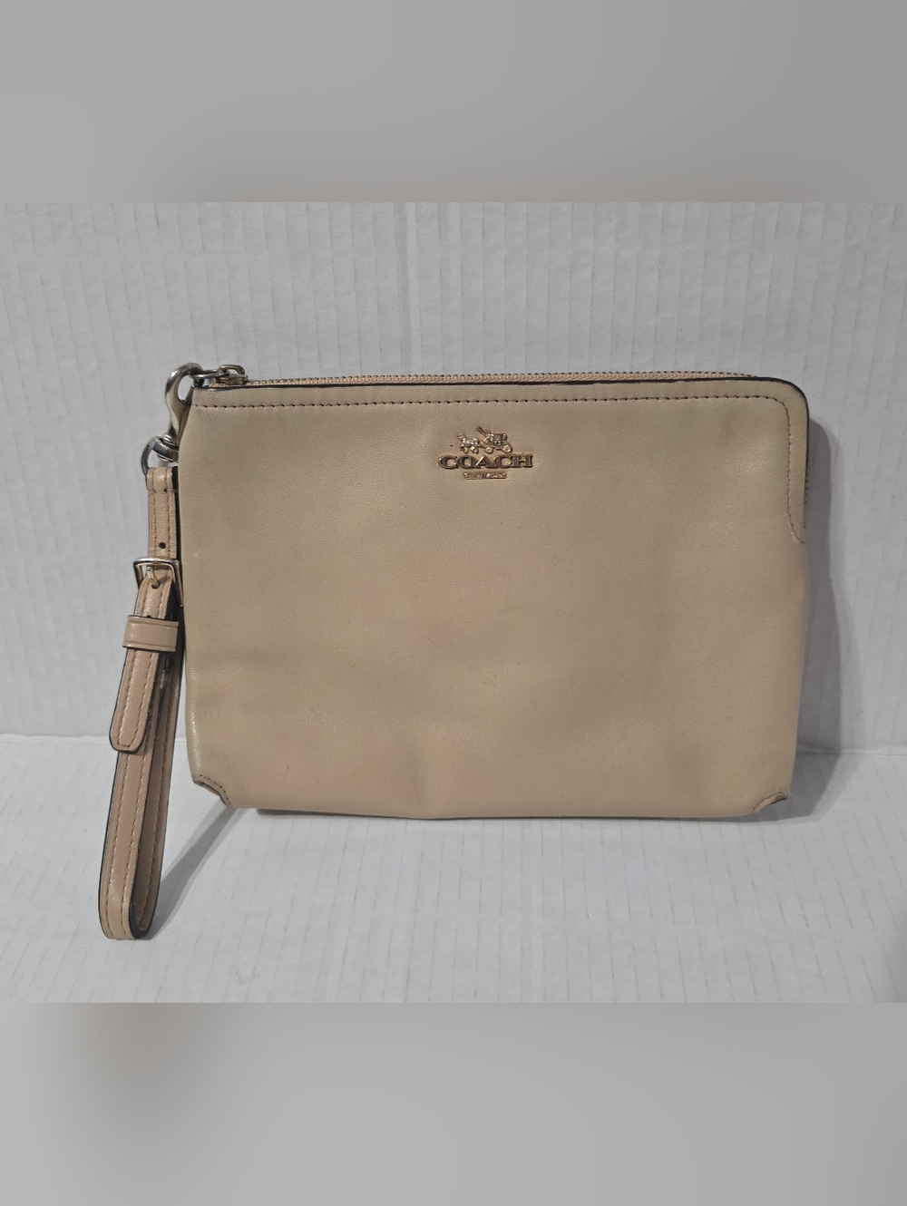 Coach Wristlet Bag Light Beige Khaki Color Zip Closure Clutch